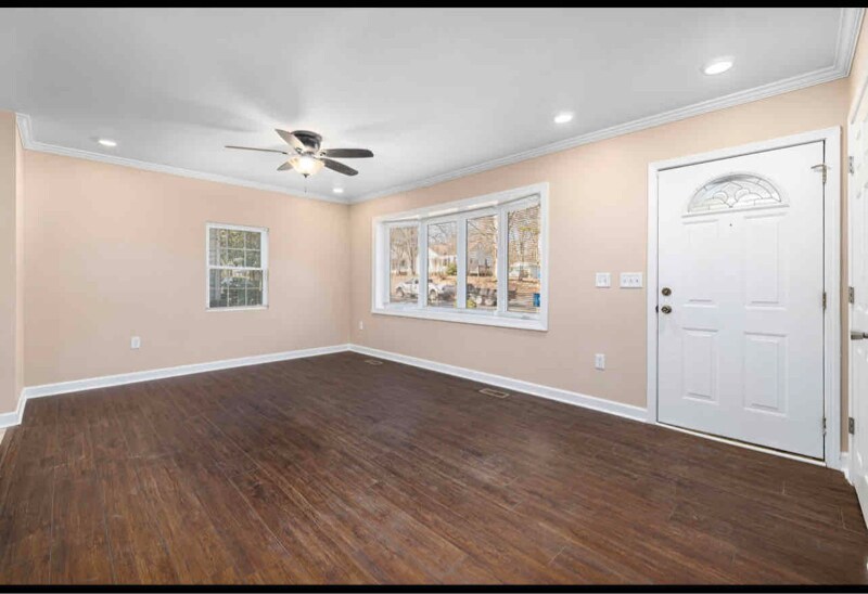 Building Photo - 1008 E Club Blvd