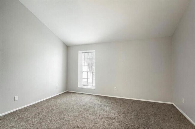 Building Photo - 8704 Victorian Village Dr