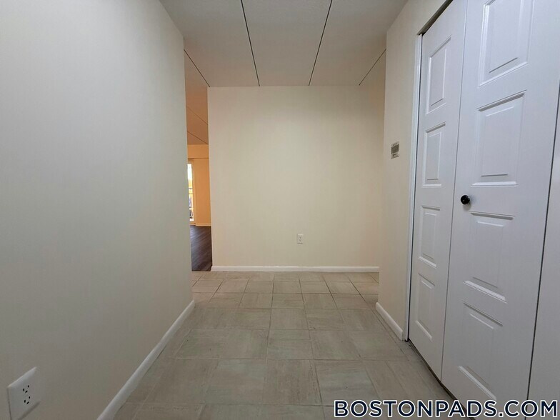 Building Photo - 51 Hill Rd