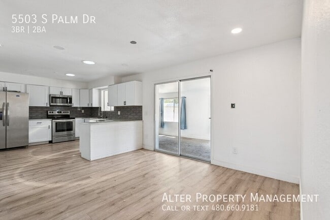 Building Photo - 5503 S Palm Dr