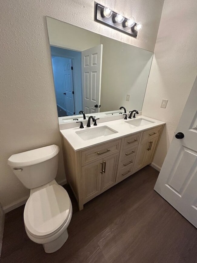 Building Photo - Newly Remodeled