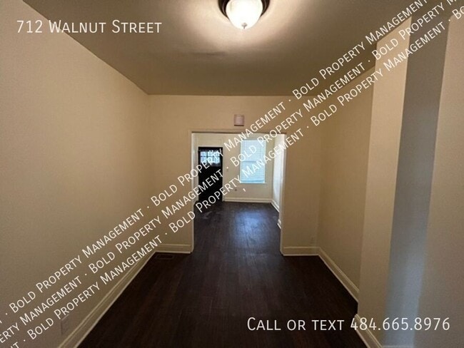 Building Photo - 712 Walnut St