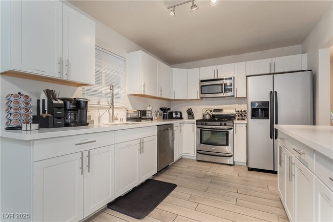 Building Photo - 4273 Ridgeview Dr