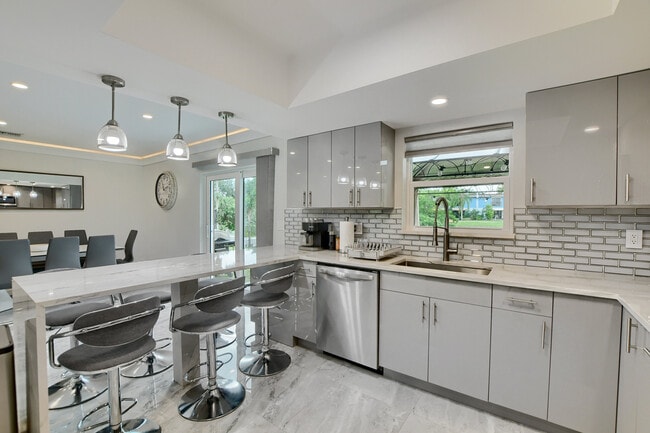 Building Photo - 414 Lindell Blvd