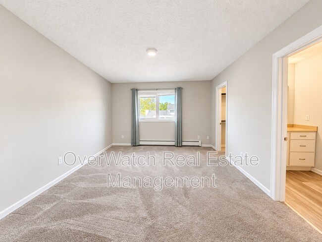 Building Photo - 3230 Montclaire Ct