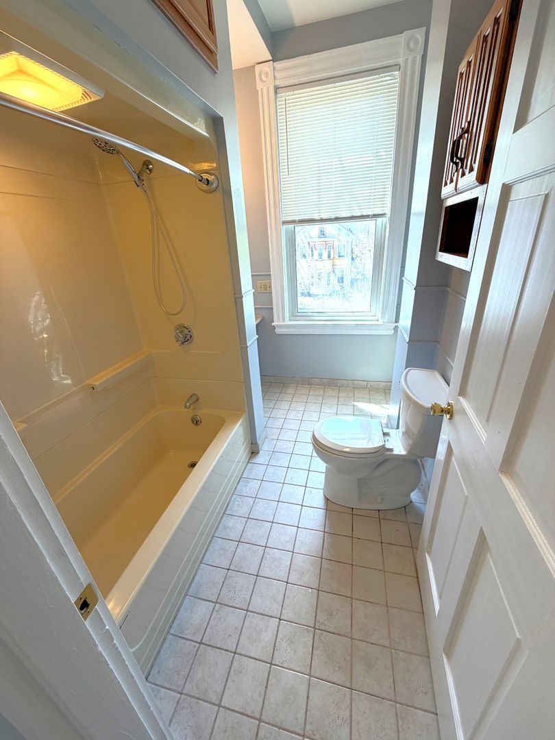 Building Photo - 395 S Main St