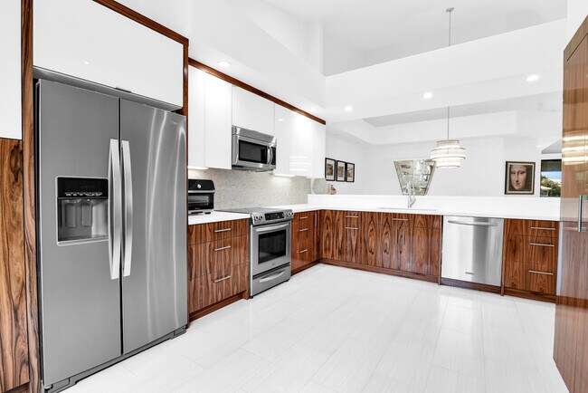 Building Photo - 16922 Isle of Palms Dr