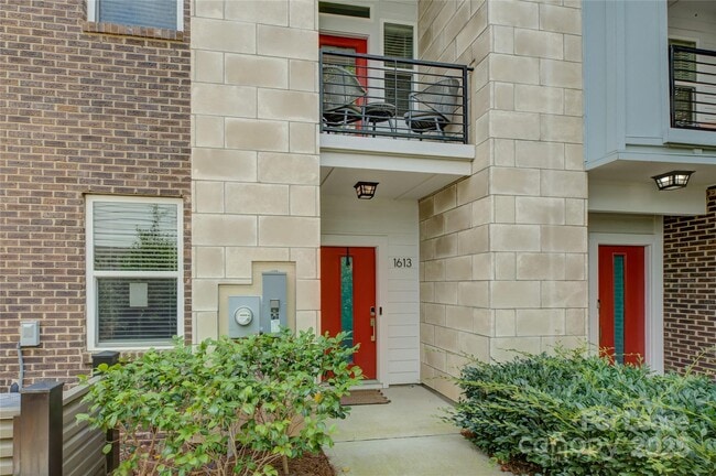 Building Photo - 1613 Chatham Ave