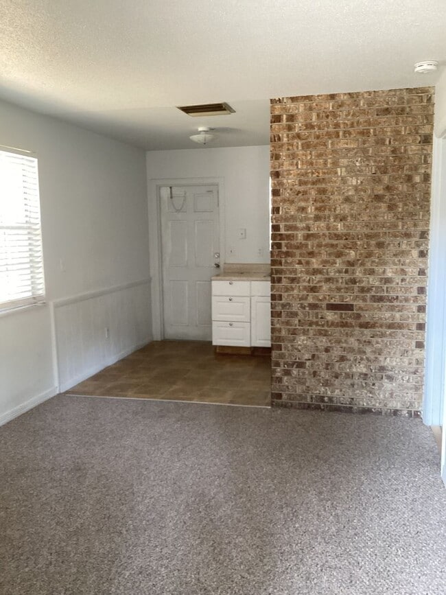 Building Photo - Downtown 1 bdrm Apt