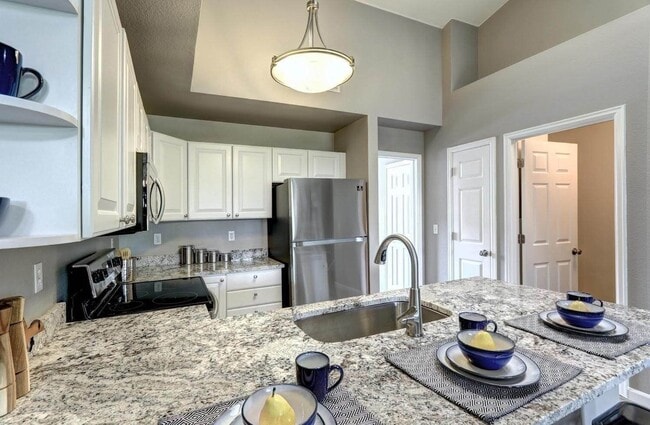 Building Photo - 2850 W Centennial Dr