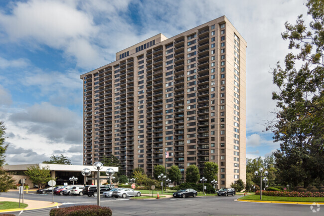 Primary Photo - Skyline Plaza