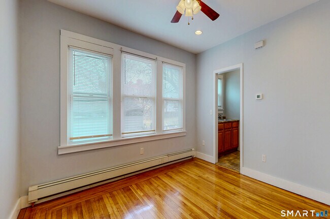 Building Photo - 51 Mead St