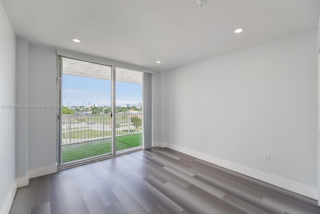 Building Photo - 1800 NW 24th Ave