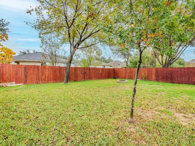 Building Photo - 804 Sheraton Ave