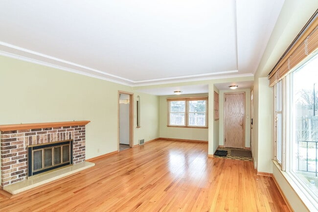 Building Photo - 2420 Sumter Ave S