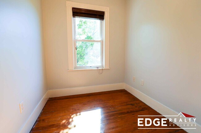 Building Photo - 68 Forest St