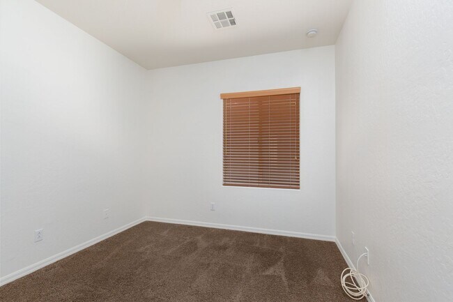 Building Photo - STALLION MOUNTAIN - HUGE 4 BEDROOM, 3 BATH UPGRADED SINGLE STORY