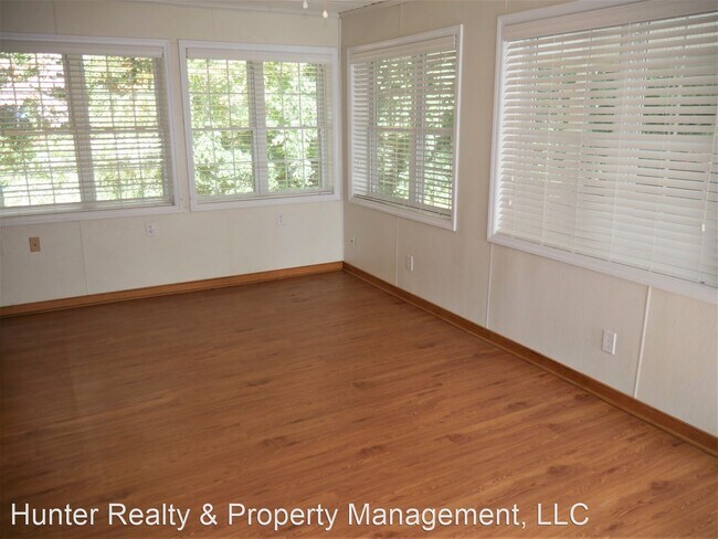 Building Photo - 4 br, 3 bath House - 3909 Guinevere Lane