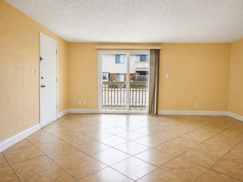 Building Photo - 370 Villabrook Dr