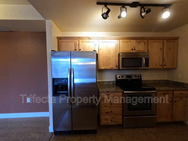 Building Photo - 2445 Windrow Dr