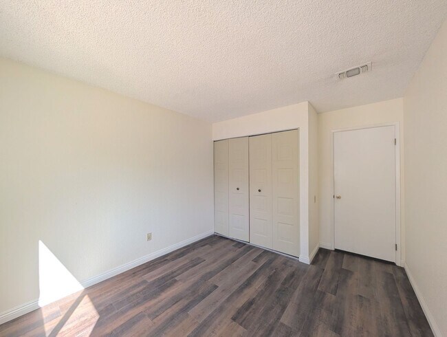 Building Photo - Gorgeous Single Family Home!