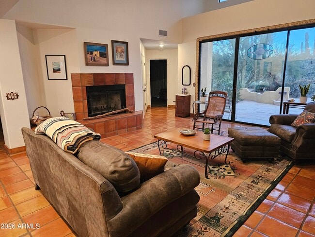 Building Photo - 6540 E Maria Dr