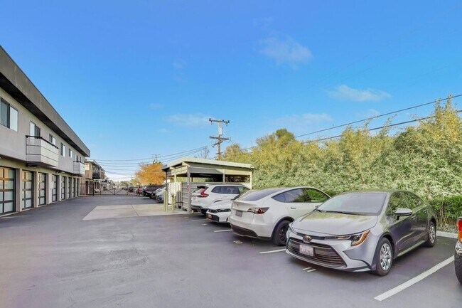 Building Photo - 1662 Hollenback Avenue-12