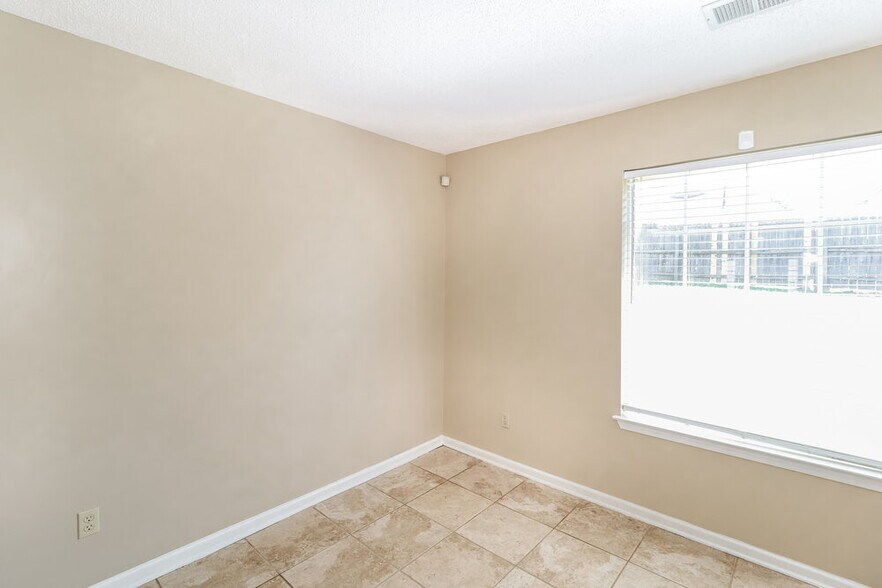 Building Photo - 7091 Ireland Dr
