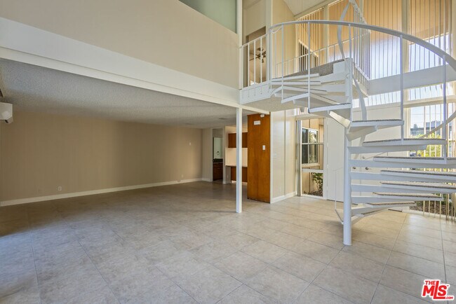 Building Photo - 4171 Del Mar Ave