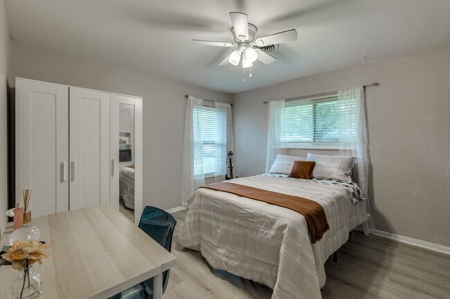 Building Photo - 3002 Stardust Dr