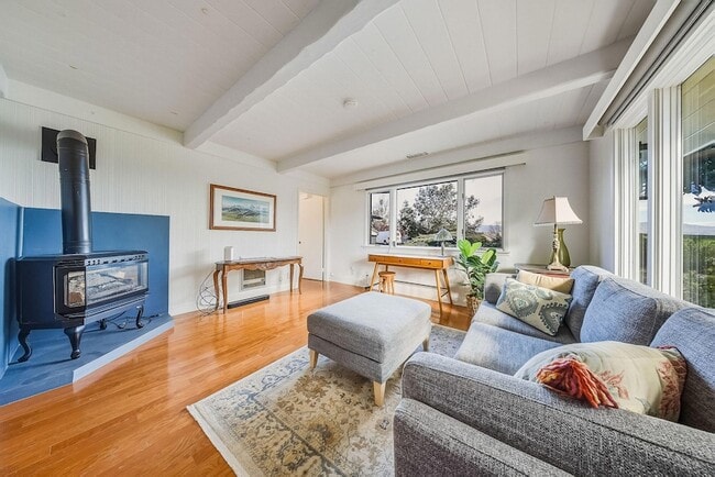 Building Photo - 724 N Refugio Rd