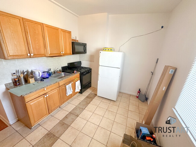 Primary Photo - 8 bedroom house in North Central Philadelp...