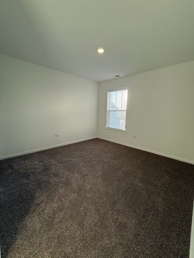 Building Photo - 15141 S Hepworth Pl