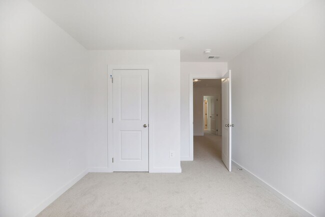 Building Photo - 7167 Cedarcrest Ct