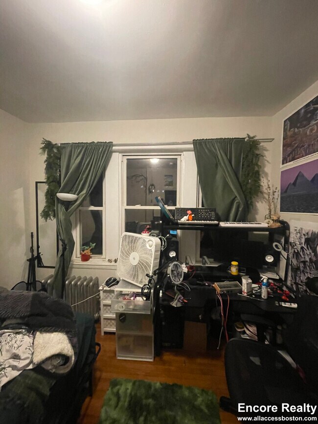 Building Photo - 38 Hemenway St