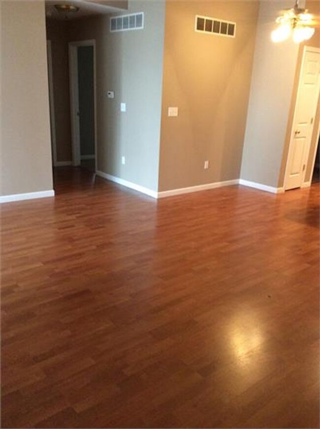 Building Photo - 142-156 Goldenrod