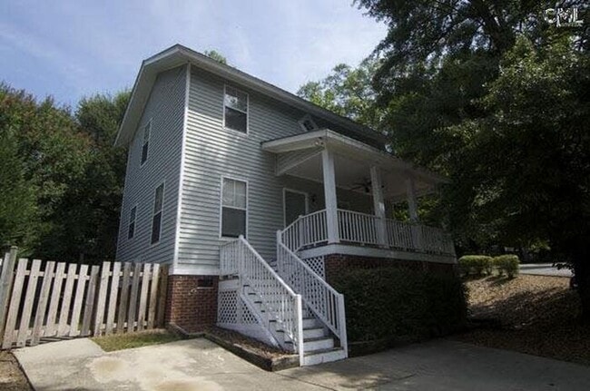 Building Photo - college students welcome