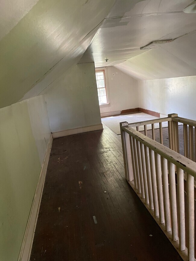 Building Photo - 282 Windsor Dr