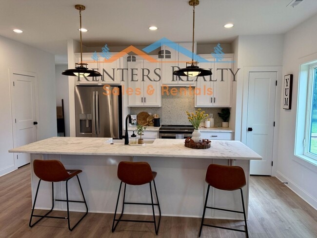 Building Photo - Stunning 3 Bedroom with Rooftop Terrace