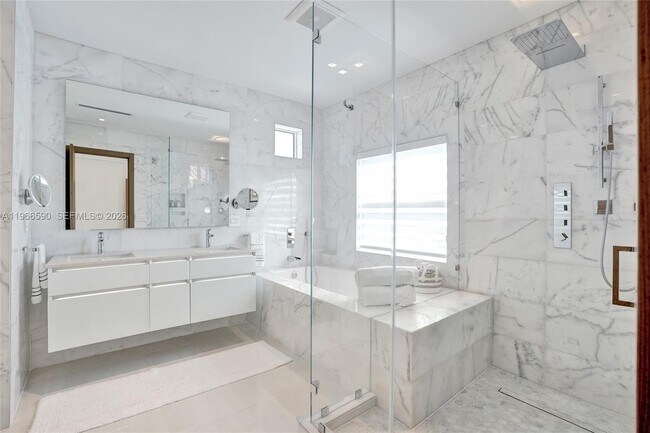 Building Photo - 20824 NE 37th Ave