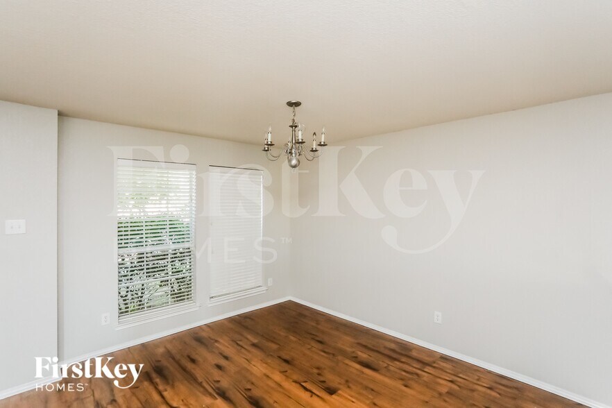 Building Photo - 13925 Walnut Canyon Ct