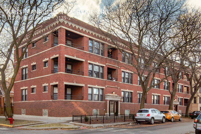 Building Photo - Pet Friendly Logan Square 2 Bed with In Un...