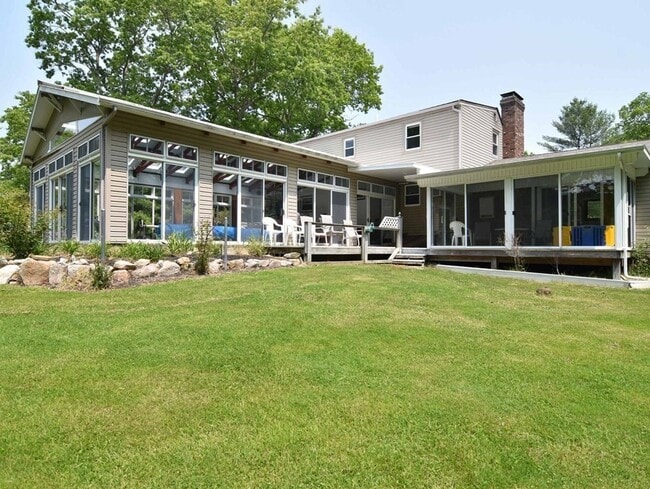 Building Photo - 1196 Old Fall River Rd