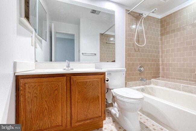 Building Photo - 38 Tudor Ct