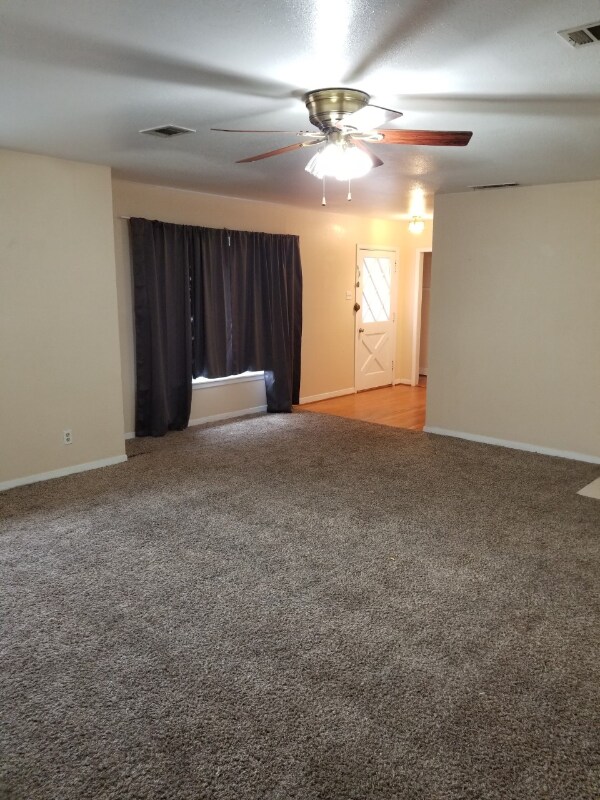 Building Photo - 1636 Elizabeth Dr