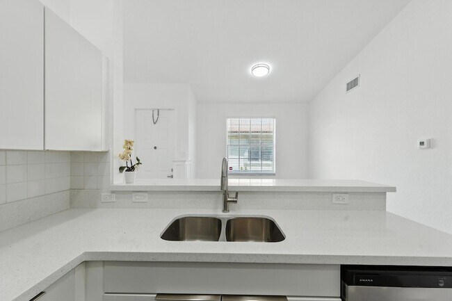 Building Photo - 18650 SW 28th Ct