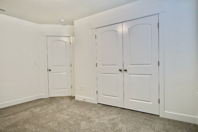 Building Photo - 272 W 560 N