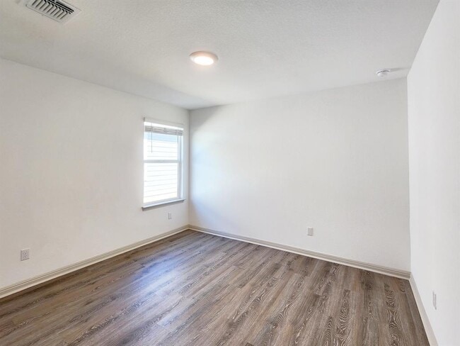Building Photo - 120 Sweetwater Crk Ln