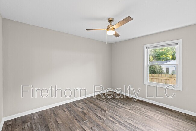 Building Photo - 2541 Rhodes Dr