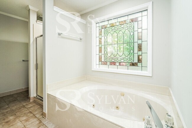 Building Photo - The living is easy in this 4 bedroom, 2.5 ...